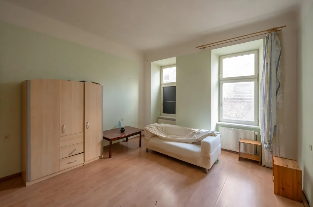 **Hannovermarkt** Sanierungsbedürftige 3-Zimmer Altbauwohnung - mit Balkonoption - Airbnb - Bild 1
