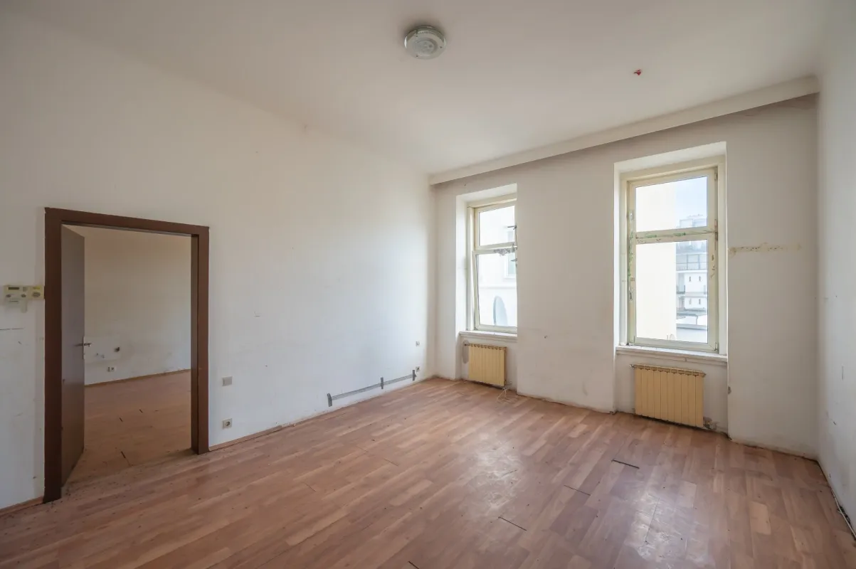 **Hannovermarkt** Sanierungsbedürftige 3-Zimmer Altbauwohnung - Airbnb - Balkonoption - Bild 1