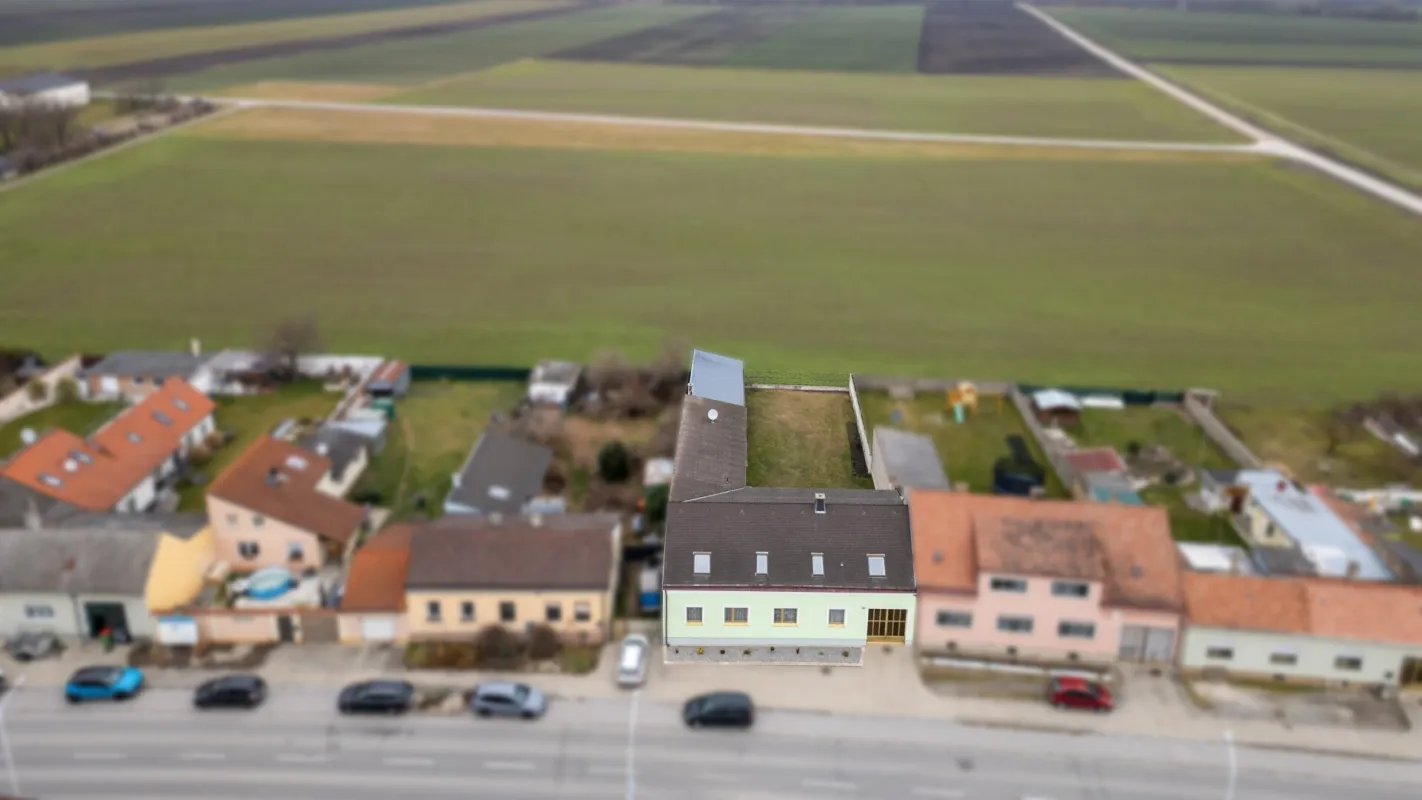 Sehr großes Haus im Herzen von Lassee - Bild 1