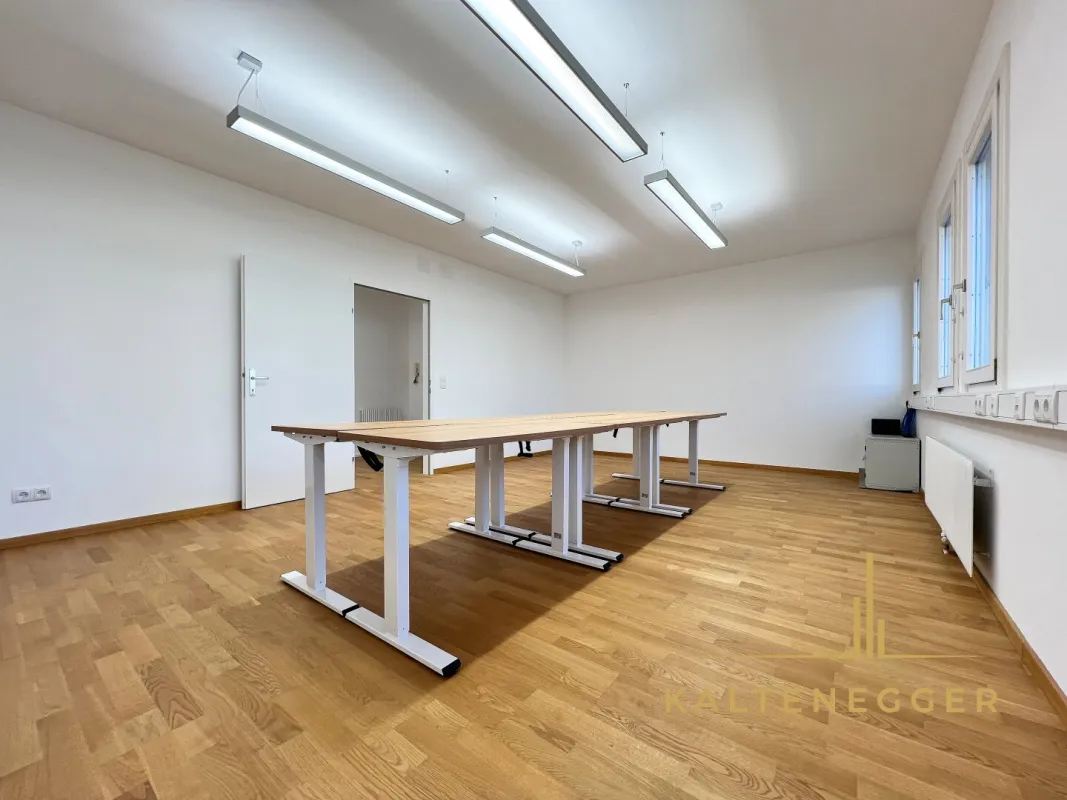 Tolles Büro im 3. Stock: Erstbezug nach Sanierung, Cat 7 Verkabelung, mit Bad - Bild 1