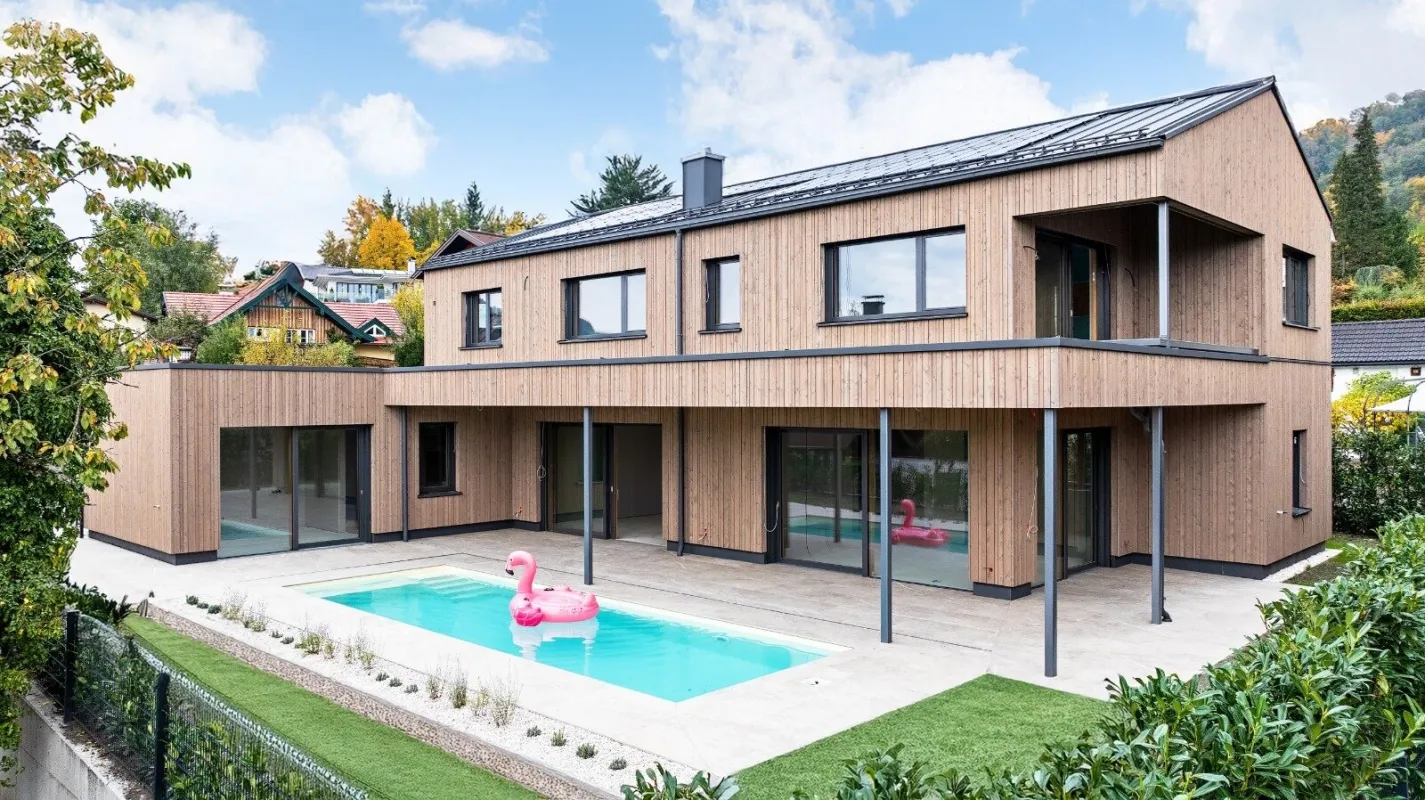Exquisite Neubau-Luxusvilla mit Seeblick und Pool / Provisionsfrei - Bild 1