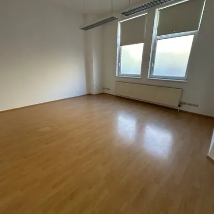 Ruhige Lage, modernes Büro/Praxis mit Autoabstellplätzen in zentraler Lage! Unbefristet! - Bild 2