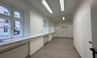 MODERNISIERTES BÜRO IN BIEDERMEIERHAUS ( BJ 1840 )