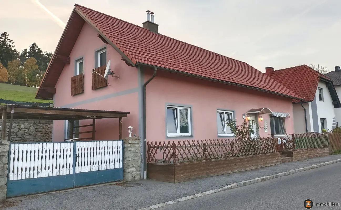 Nettes, sanierungsbedürftiges Einfamilienhaus in ruhiger Ortschaft - Bild 1