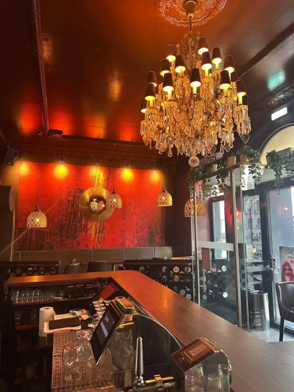 Cocktailbar mit Schanigarten in toller Lage ! - Bild 1