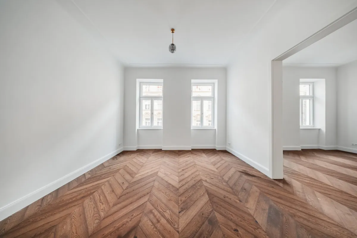 Südwestseitiger Erstbezug in hoher 3. Etage nächst Servitenviertel und Donaukanal! - Bild 1
