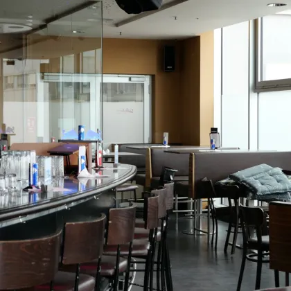 Moderne Lounge Bar  - Flughafennähe - Bild 3