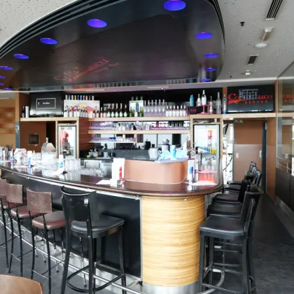 Moderne Lounge Bar  - Flughafennähe - Bild 2