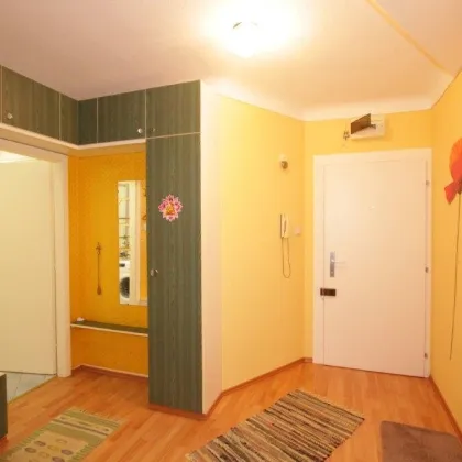 Gut aufgeteilte 3 Zimmerwohnung mit Loggia! - Bild 2