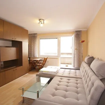 Gut aufgeteilte 3 Zimmerwohnung mit Loggia! - Bild 3