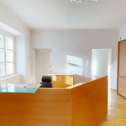 Repräsentative Gewerbeimmobilie mit Altbauflair in zentraler Lage - ca. 150 m² Raum für kreative Ideen! Gleich anrufen und Besichtigungstermin vereinbaren! - Bild 3