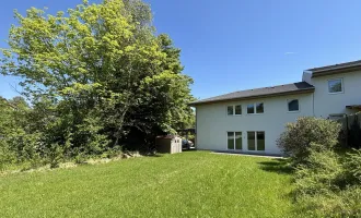 Doppelhaushälfte mit 5 Zimmern und großem Garten - Luftwärmepumpe - 2 Stellplätze und Einbauküche inklusive