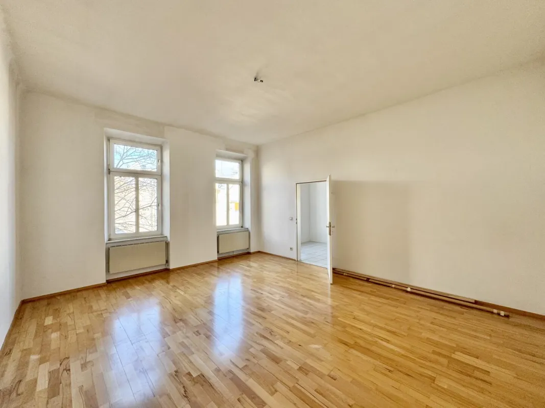 Geniale Lage im 7. Bezirk direkt bei Neubaugasse! Heller 3,5-Zimmer-Altbau im 3. Stock - Bild 1