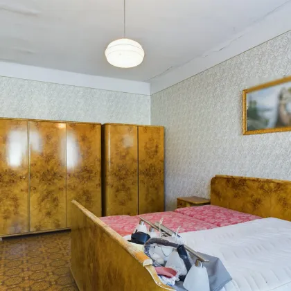 Altes, bäuerliches Haus mit 4 Zimmern, uneinsehbaren Garten und viel Potential - Bild 2