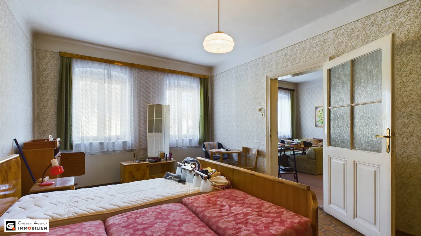 Altes, bäuerliches Haus mit 4 Zimmern, uneinsehbaren Garten und viel Potential - Bild 1
