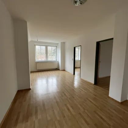 Sonnige Dachgeschosswohnung mit hellen Räumen - Bild 2