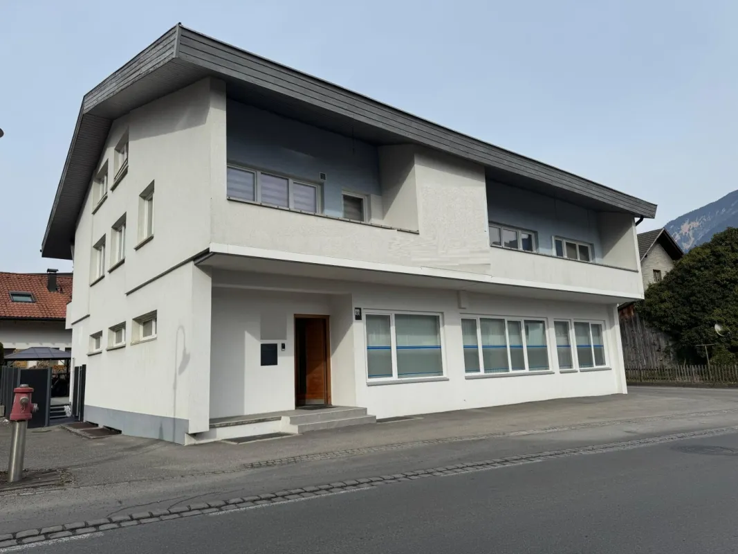 Büro-/Praxisfläche mit 5 Zimmern, 3 Stellplätzen in Bürs - jetzt mieten für 2.112€! - Bild 1