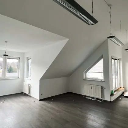 Dachgeschoß-NEUBAU-Wohnung mit 3 Zimmern! Inkl. 2 Kfz-Stellplätzen! - Bild 2