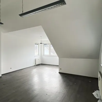 Dachgeschoß-NEUBAU-Wohnung mit 3 Zimmern! Inkl. 2 Kfz-Stellplätzen! - Bild 3