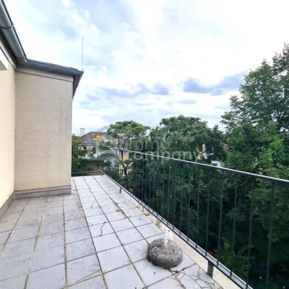 TRAUMHAFTE DACHGESCHOSSWOHNUNG mit zwei Balkonen in Baden! - Bild 3