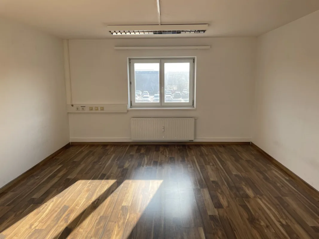 Büroraum nahe Autobahnauffahrt Salzburg Mitte - Bild 1