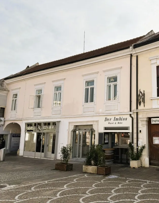 aufwendig renovierte Gastronomie mit wunderschönem Gewölbe im Zentrum von Eisenstadt zu vermieten - Bild 1