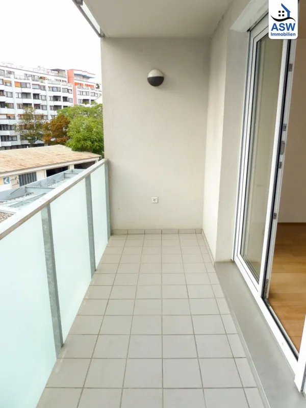 Schöne, moderne 3-Zimmerwohnung mit Loggia in U-Bahn-Nähe (befristet vermietet) - Bild 1