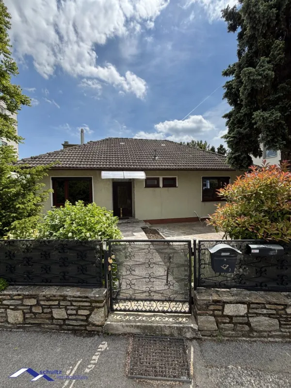 SCHULTZ IMMOBILIEN - Bungalow mit schönem Garten! - Bild 1