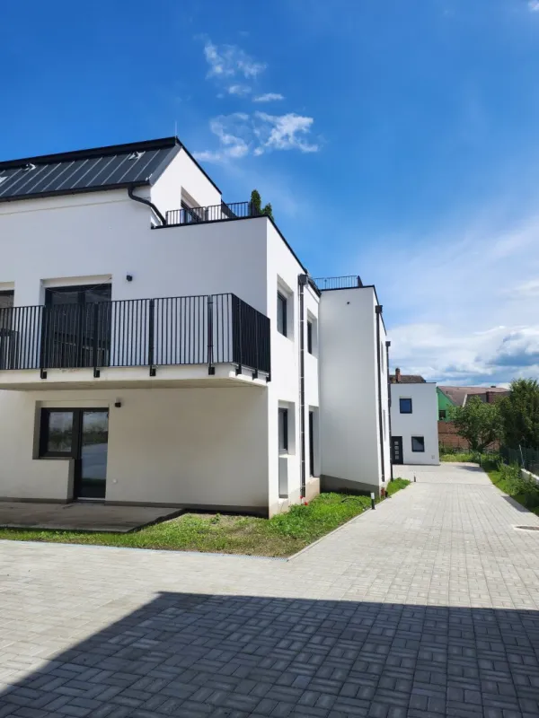 Sonnenstrahlen am Balkon - Erstbezug in Kleinhöflein - Bild 1