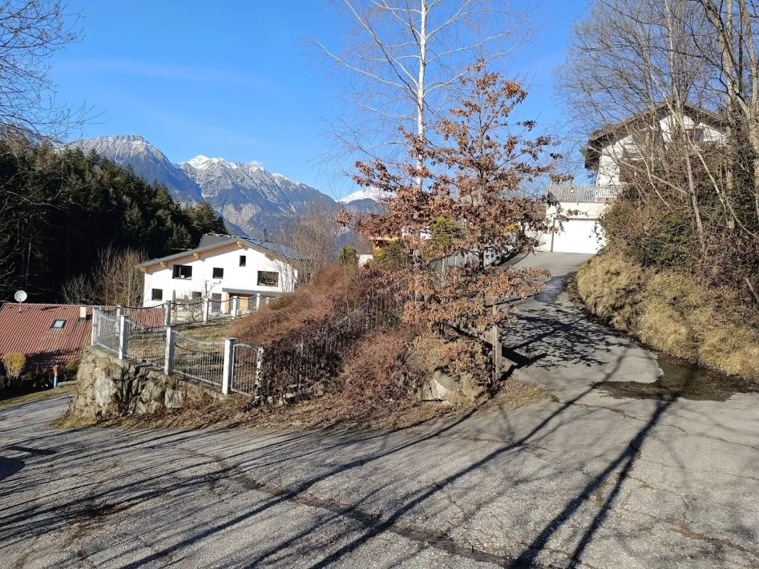 Unbebautes Grundstück in ruhiger, sonniger Lage in Aldrans, nützen Sie Ihre Chance. - Bild 1