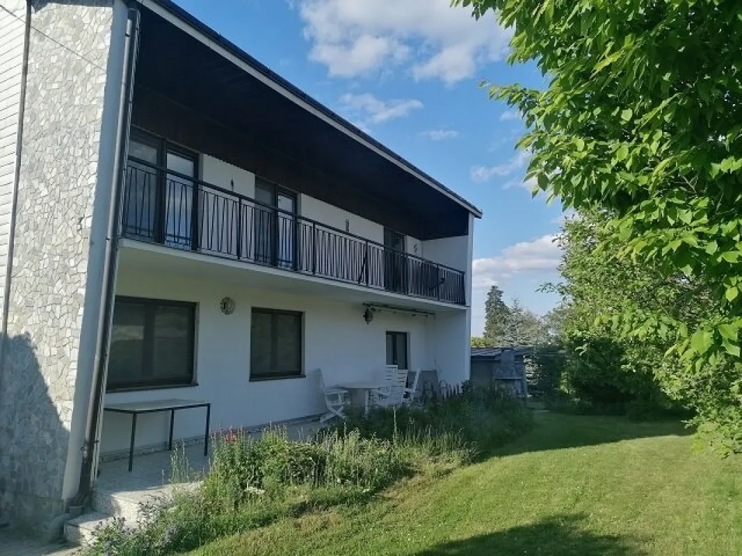 Ein-/ Mehrfamilienhaus mit herrlichem Garten in Ruhelage - Bild 1