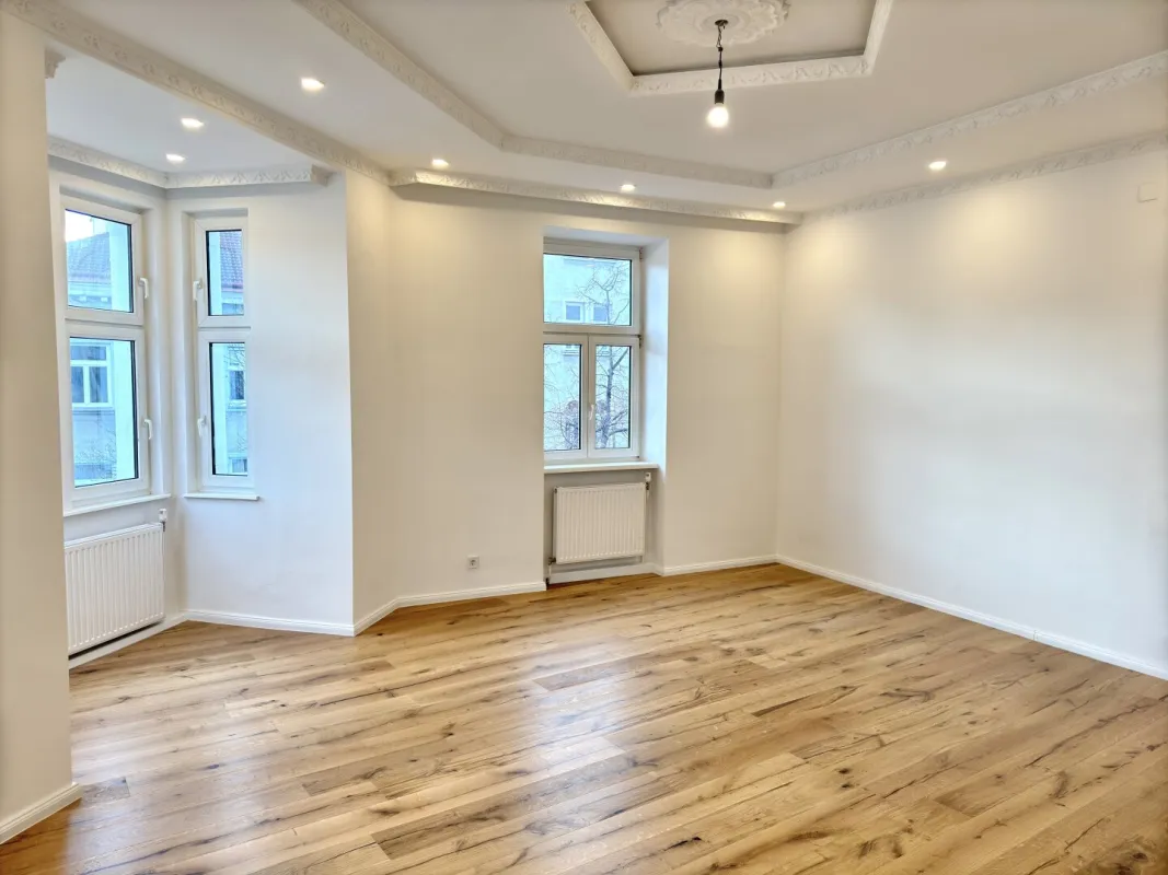Sanierte Altbau-Eckwohnung in Toplage nahe AUGARTEN - Bild 1
