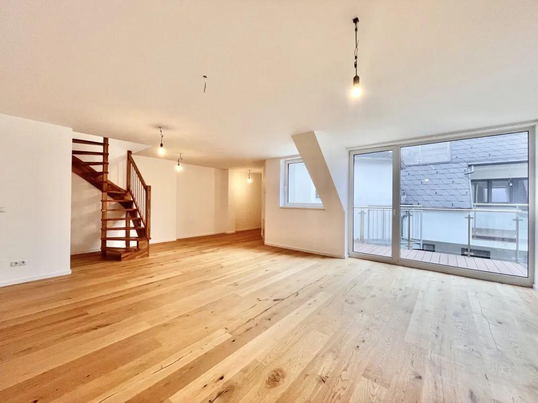 HELL UND MODERN- 3 ZIMMERWOHNUNG MIT BALKON UND TERRASSE AUF 2 EBENEN  NÄHE SCHLOSS BELVEDERE - Bild 1