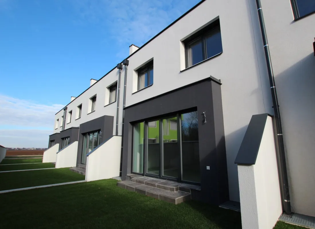 ANLEGERHAUS: Moderne vermietete Traumimmobilie in Strasshof - 5 Zimmer, Garten, Terrassen und mehr für nur 349.000,00 €! - Bild 1