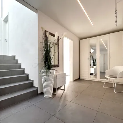 Architekturhighlight im Seengebiet - Bild 3