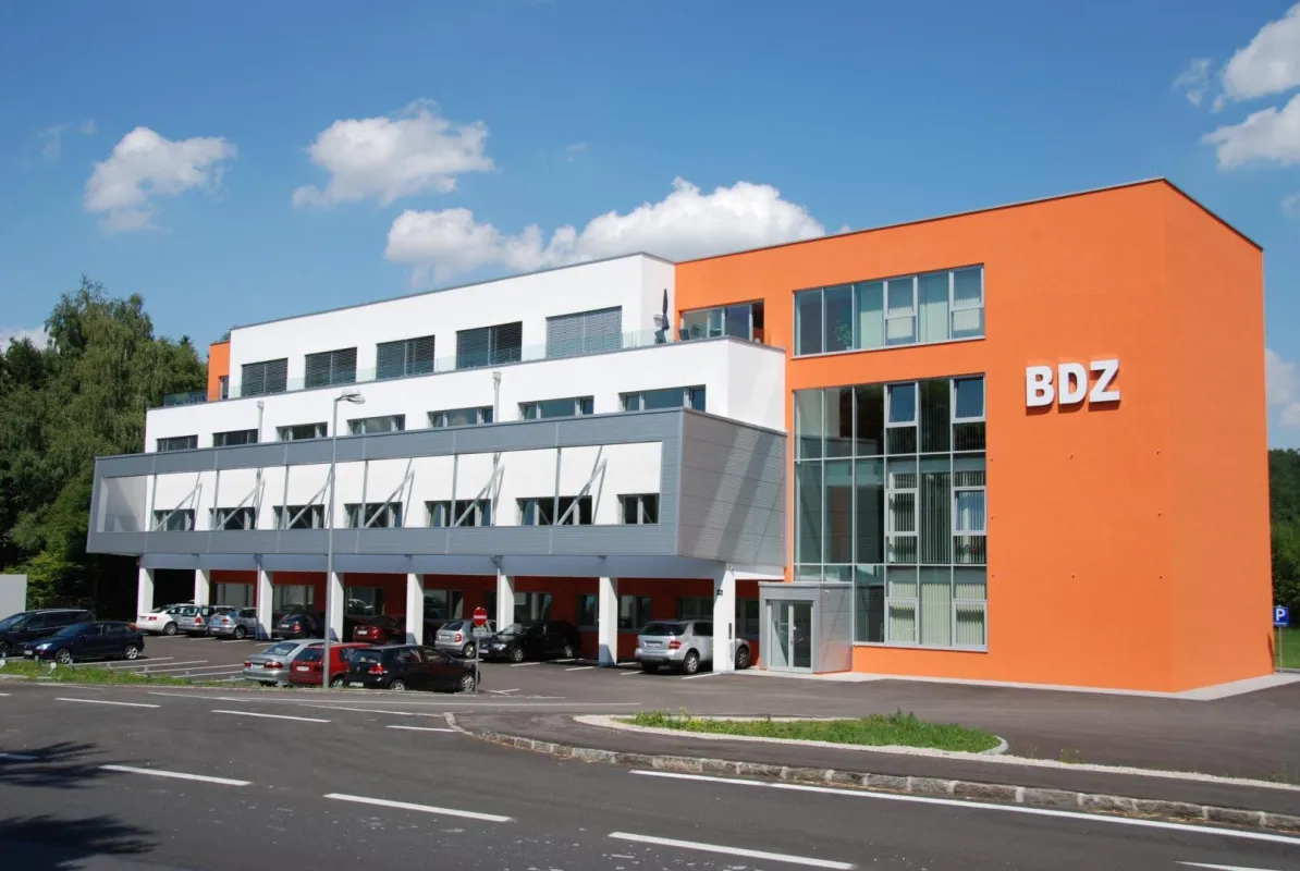 Büroflächen in Laakirchen mit perfekter Verkehrsanbindung - 2 Monate gratis! - Bild 1