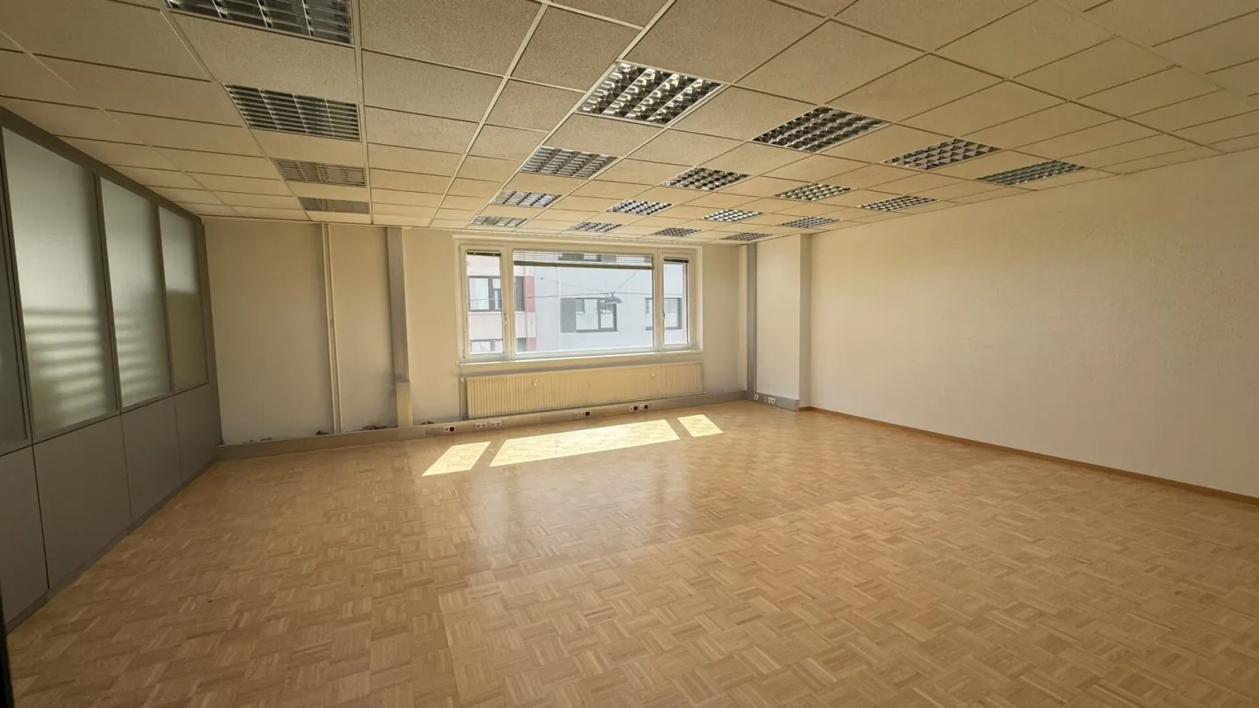 Modernes Einzelraumbüro mit Parkplätzen und Top-Infrastruktur – provisionsfrei - Bild 1