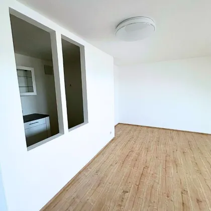 STEYR. Erstbezug! Moderne Wohnung mit Einbauküche, Parkplatz & Zentralheizung! - Bild 2