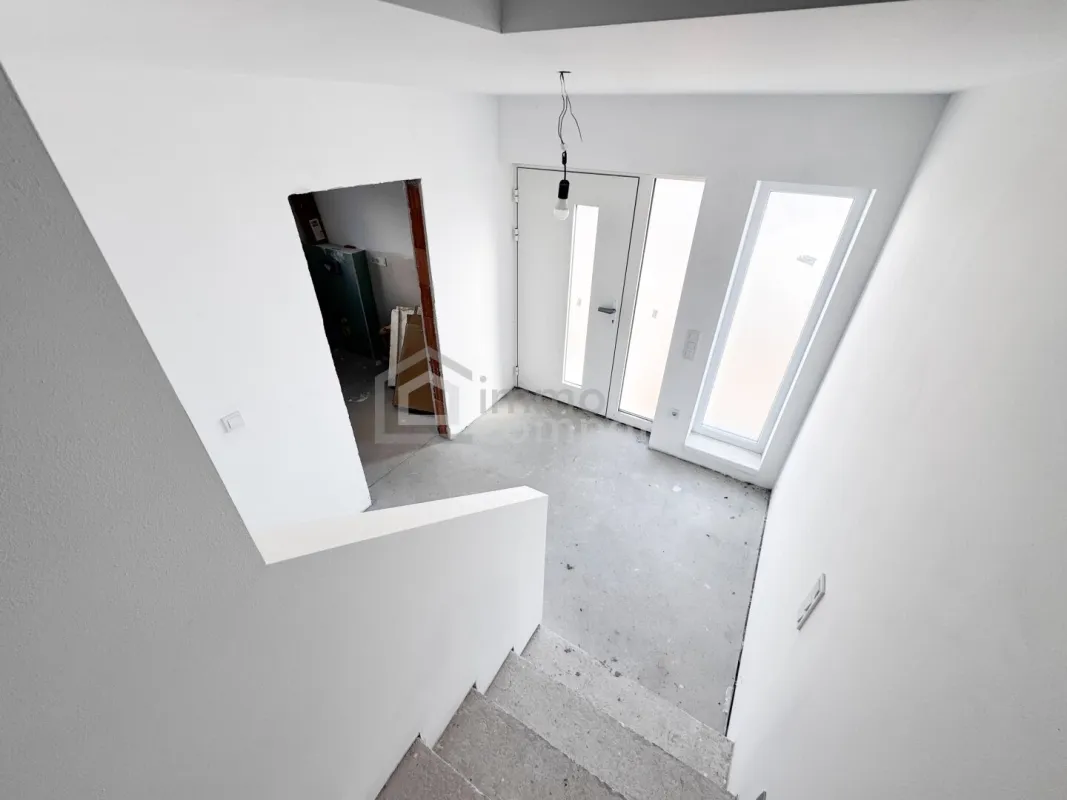 MODERNE DOPPELHAUSHÄLFTE in Sollenau: 4 Zimmer, Garten, 2 Bäder und Fußbodenheizung! - Bild 1