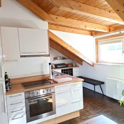 Charmante 2-Zimmer-Loft mit Flair im Dachgeschoss einer Ceconi-Villa - Bild 3