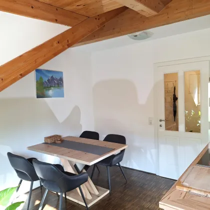 Charmante 2-Zimmer-Loft mit Flair im Dachgeschoss einer Ceconi-Villa - Bild 2