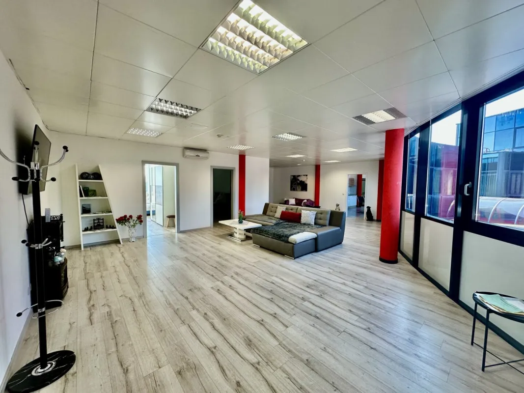 Exklusive Gewerbefläche mit individueller Nutzungsmöglichkeit im Wirtschafszentrum in Spielberg - Bild 1