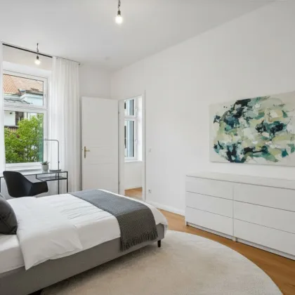 Perfekt sanierte 2-Zimmer-Altbauwohnung mit Balkon in Top-Lage - Bild 2