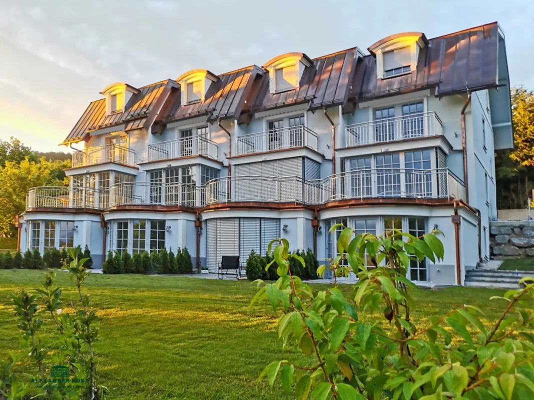 Exclusives Reihenhaus mit herrlichem Ausblick - Bild 1