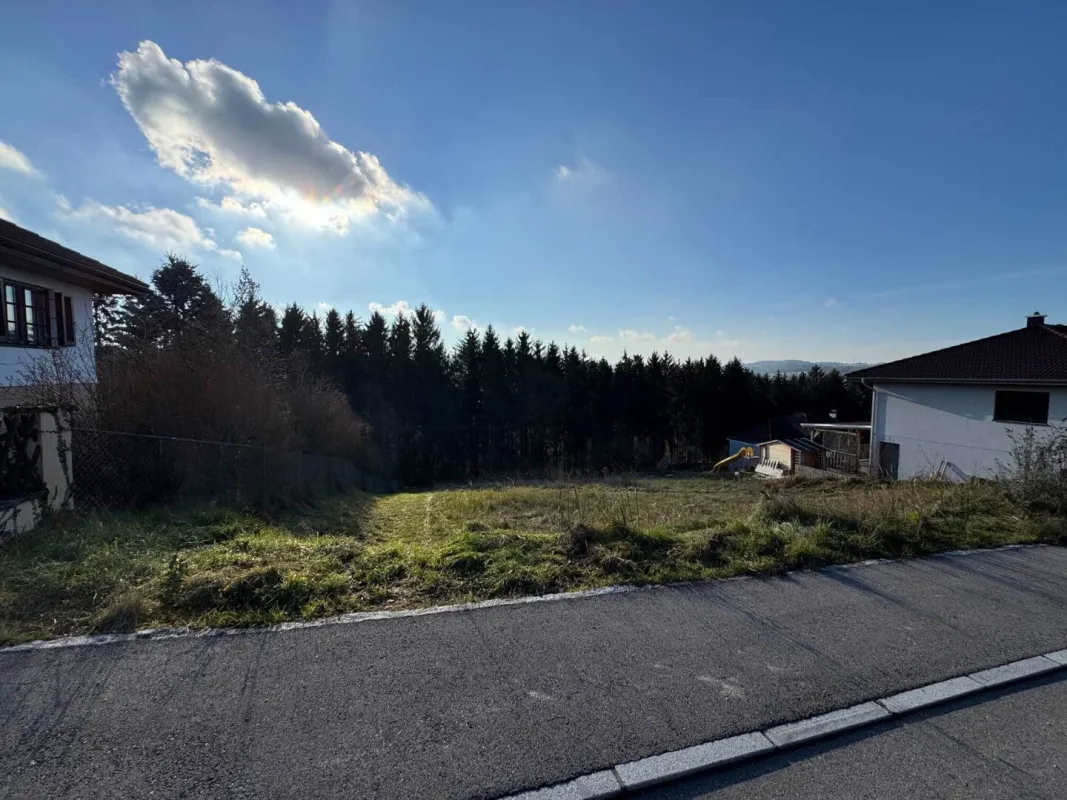 Verkauf eines sehr schönen Baugrundes in ruhiger und grüner Siedlungslage von Gallspach - Bild 1
