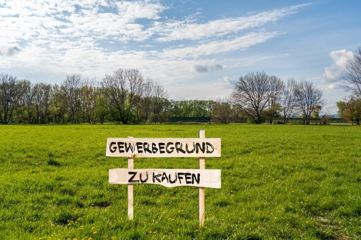 Ebreichsdorf: Betriebsbaugrundstück ca. 4.000 m² (nicht teilbar) in frequenter Lage zu kaufen - Bild 1