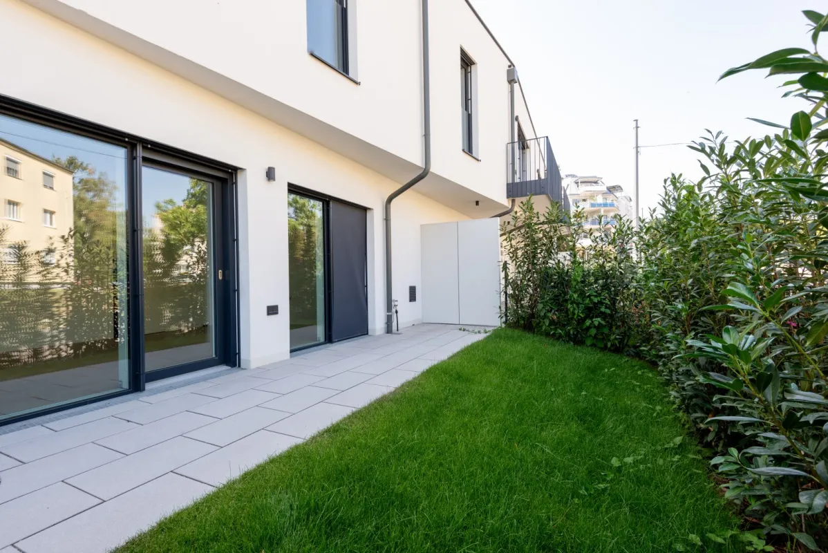 Top 2-Zimmer-Garten-Apartment mit Terrasse und über 3m Raumhöhe - ERSTBEZUG ! - Bild 1