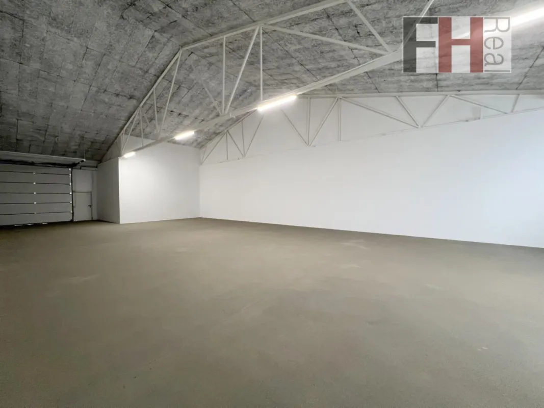 220m² große Lagerhalle, Raumhöhe 4m, großes elektrisches Einfahrtstor, am Ortsrand von Gablitz! - Bild 1