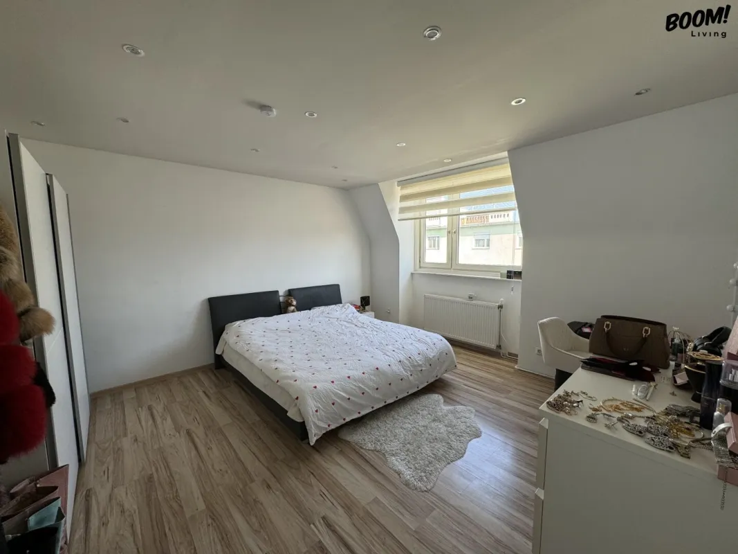 Helle Dachgeschosswohnung mit optimaler Raumaufteilung - Bild 1