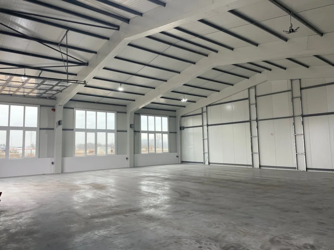2 x ca. 370qm topausgestattete Gewerbehallen für Werkstatt oder Lager - Bild 1